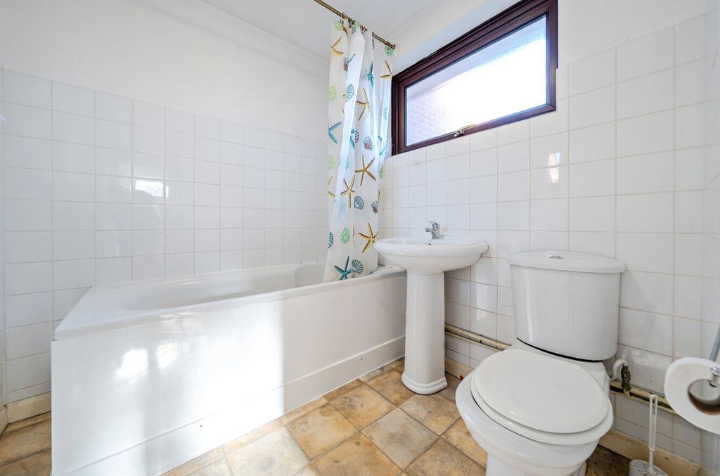 Property photo 2 of 8 1359677-10-68Da45...