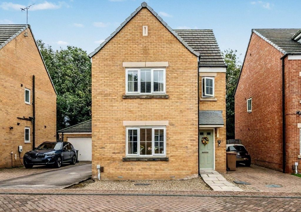 Property photo 1 of 18 Front