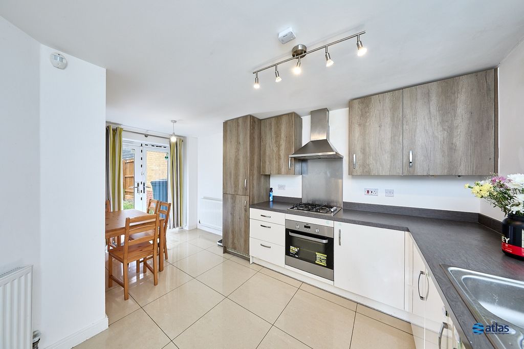 Property photo 3 of 15 Kitchen/Dining Space