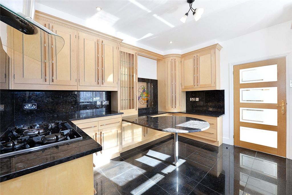 Property photo 3 of 14 Kitchen