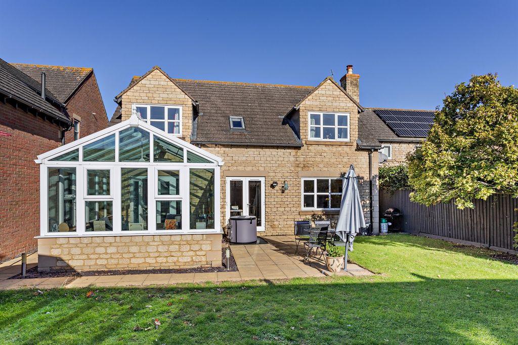 Property photo 2 of 17