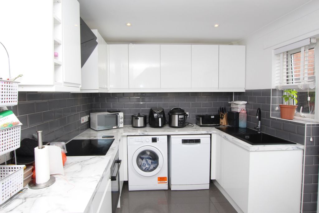 Property photo 2 of 10 Img_0188