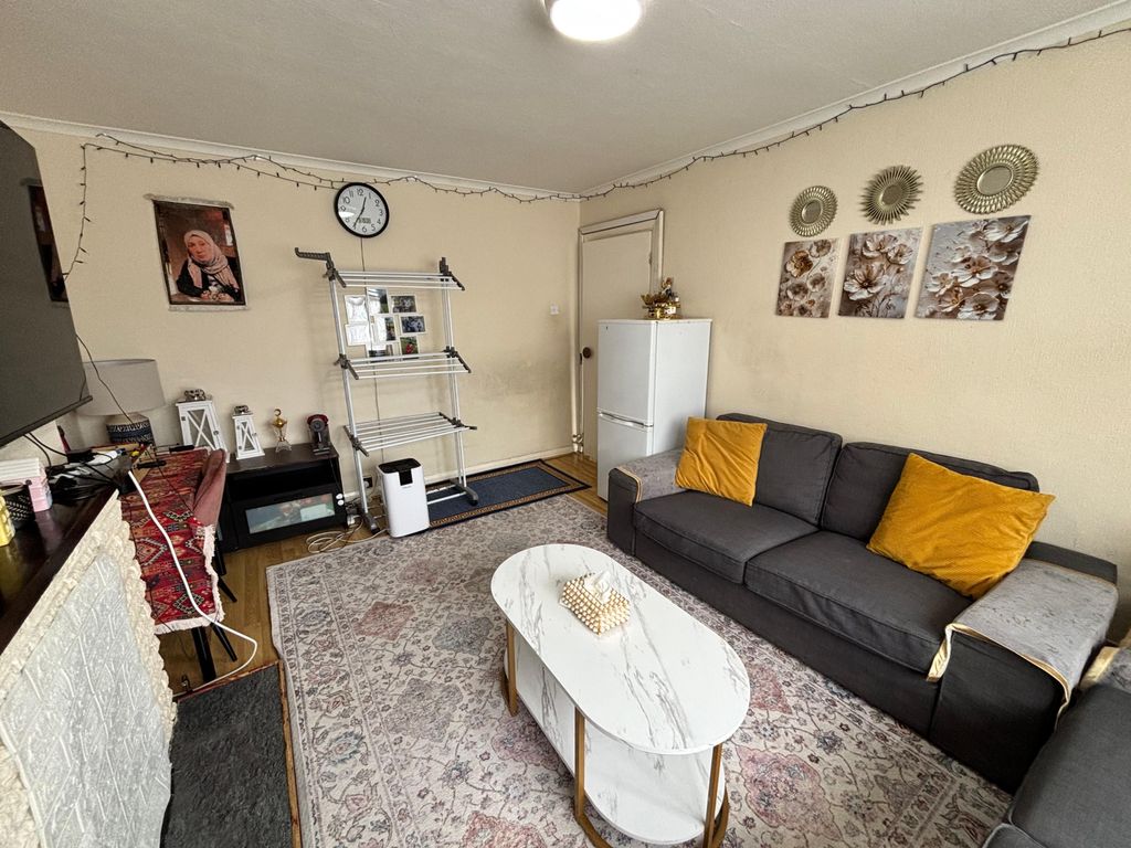 Property photo 2 of 8