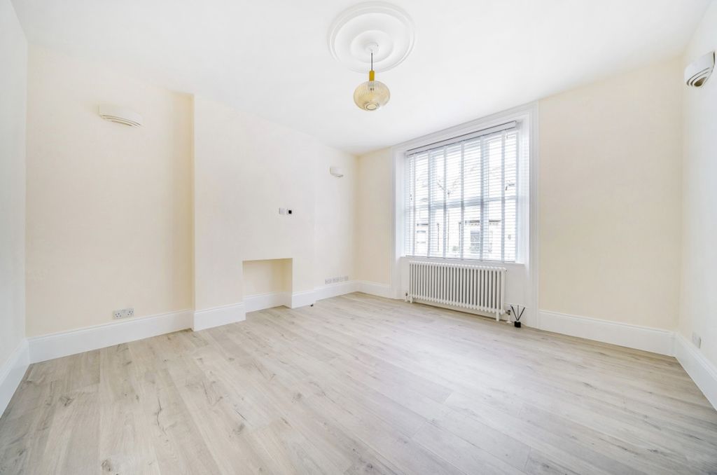 Property photo 1 of 8 1083402 (2)