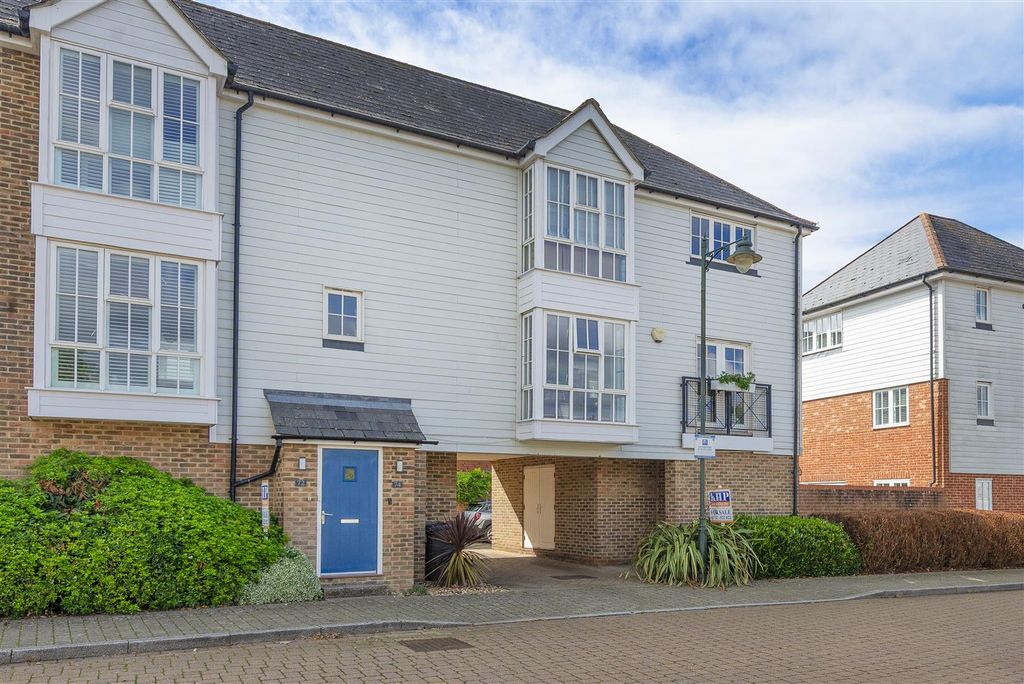 Property photo 1 of 16 74Queen02.Jpg