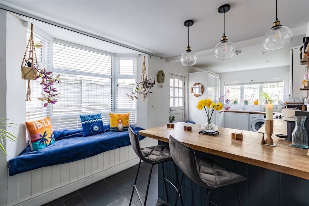 Property photo 3 of 25