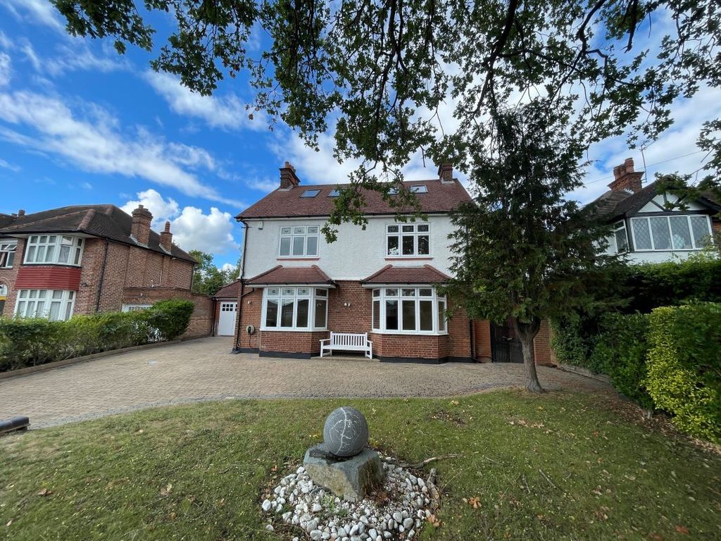 Property photo 2 of 32