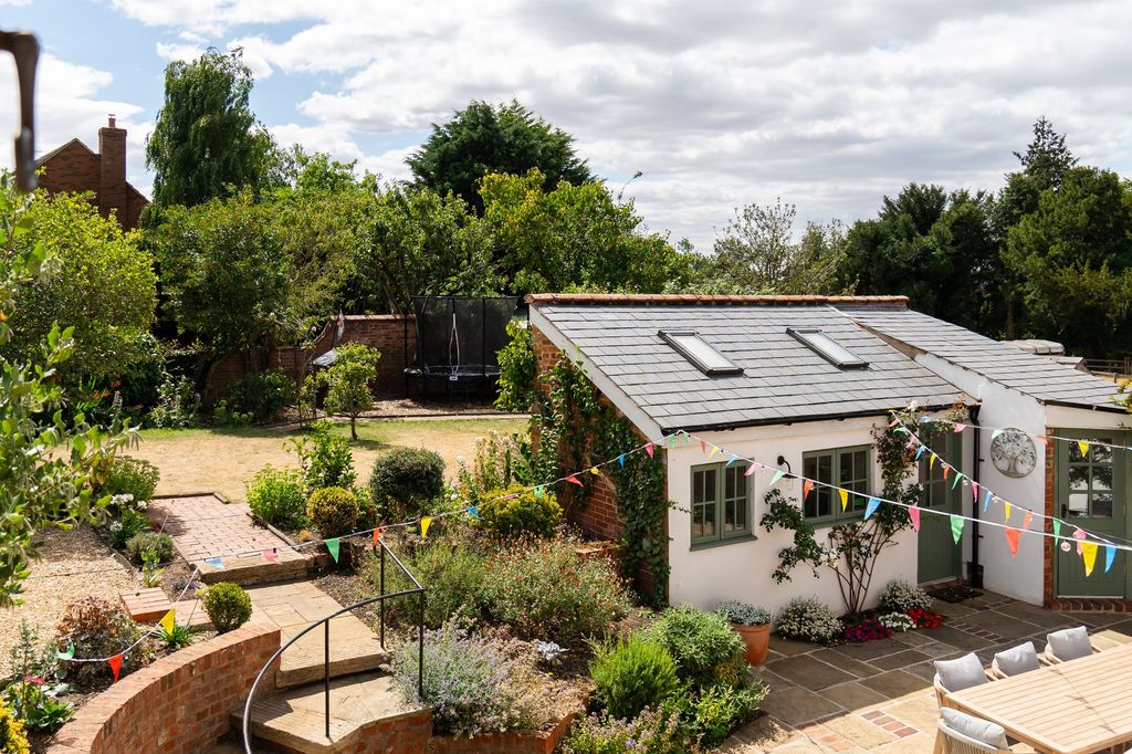 Property photo 2 of 50