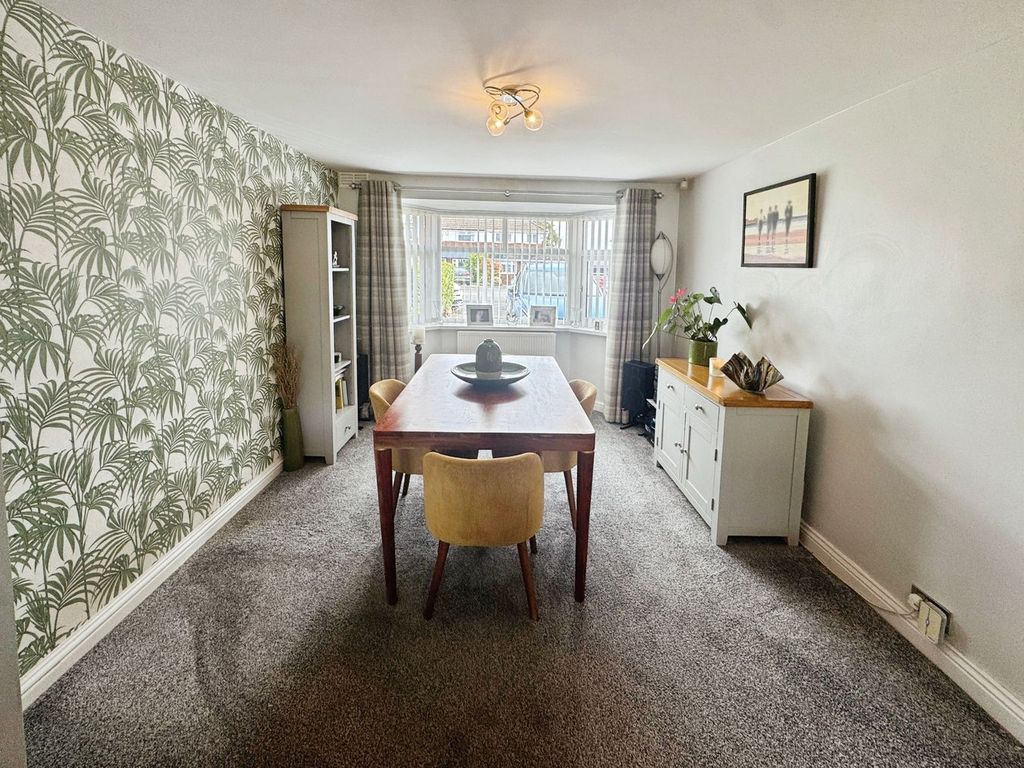 Property photo 3 of 19 Dining Area