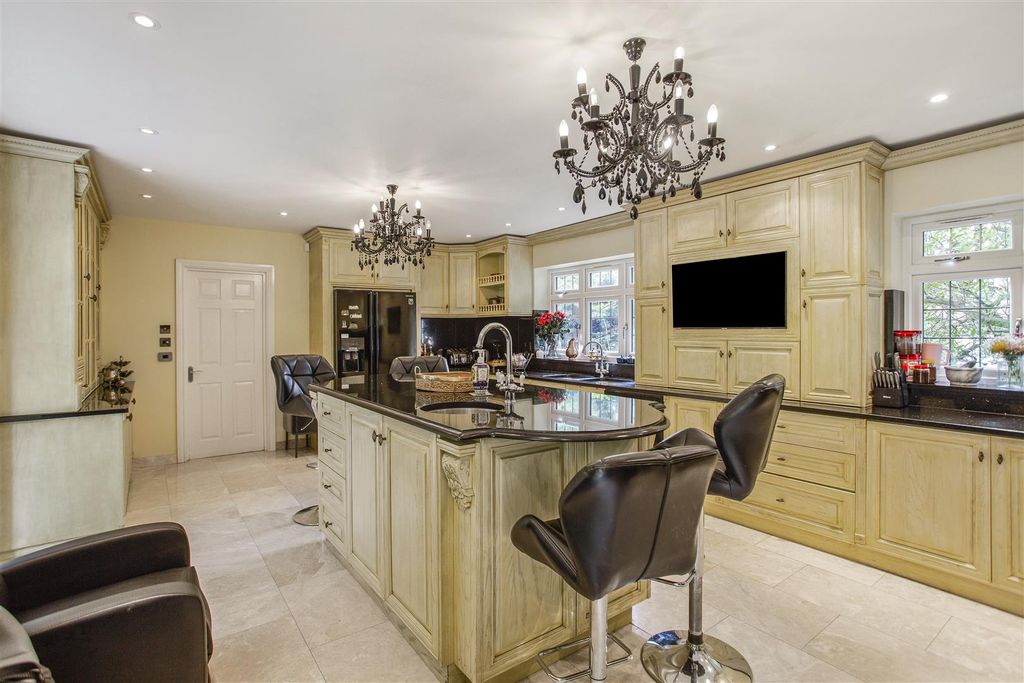 Property photo 2 of 43 Kitchen/Breakfast Room