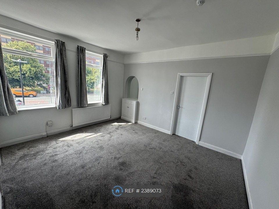 Property photo 3 of 10 Living Room