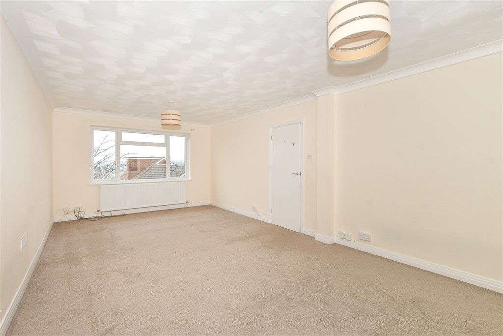 Property photo 1 of 13 Lounge