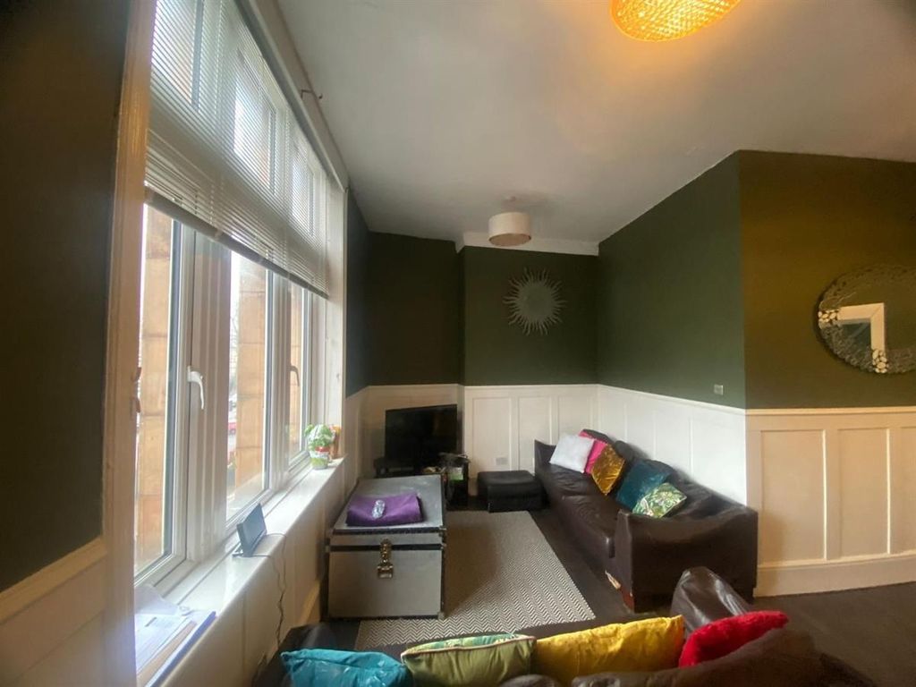 Property photo 2 of 12 Warm, Well-Appointed Living Room With A Large Bay ...