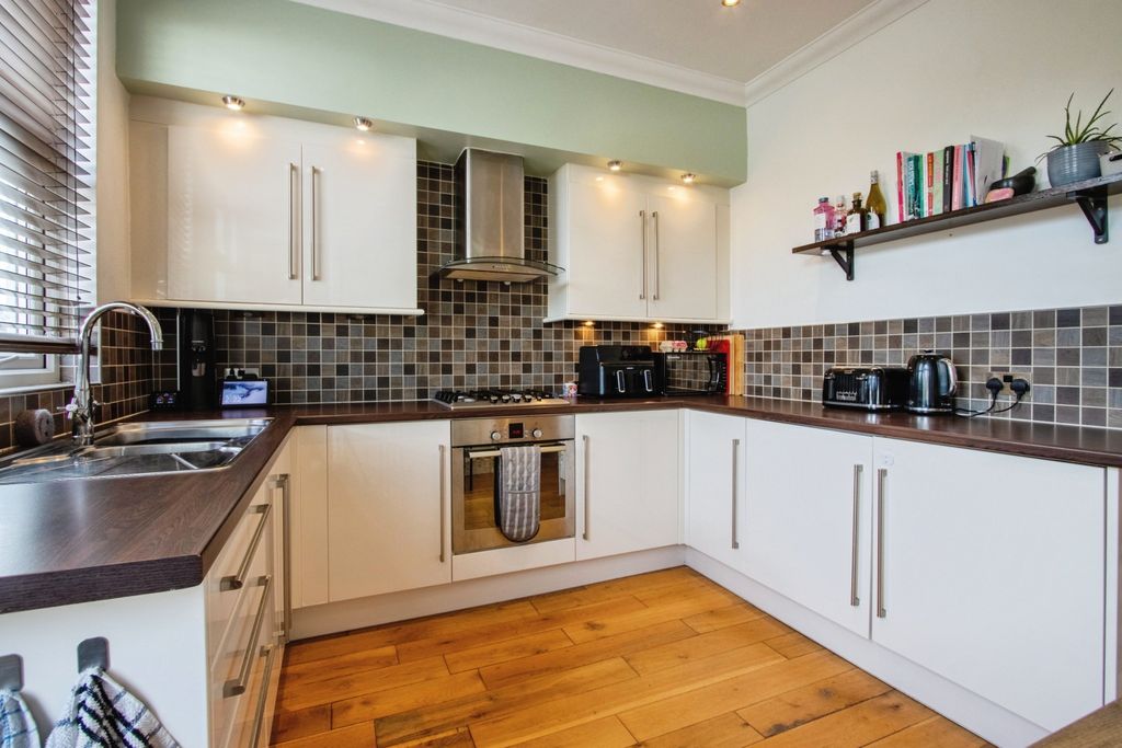 Property photo 2 of 14 Kitchen