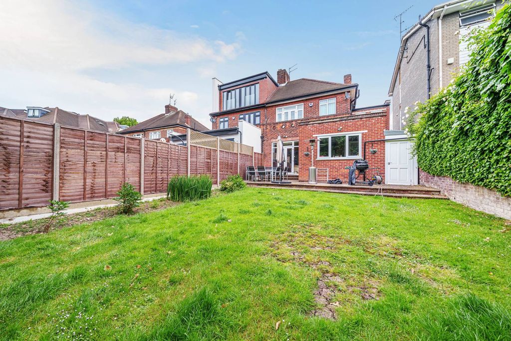 Property photo 3 of 15