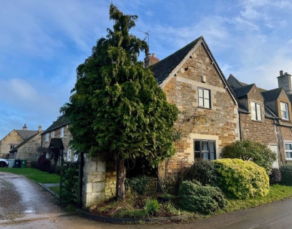 Property photo 2 of 21