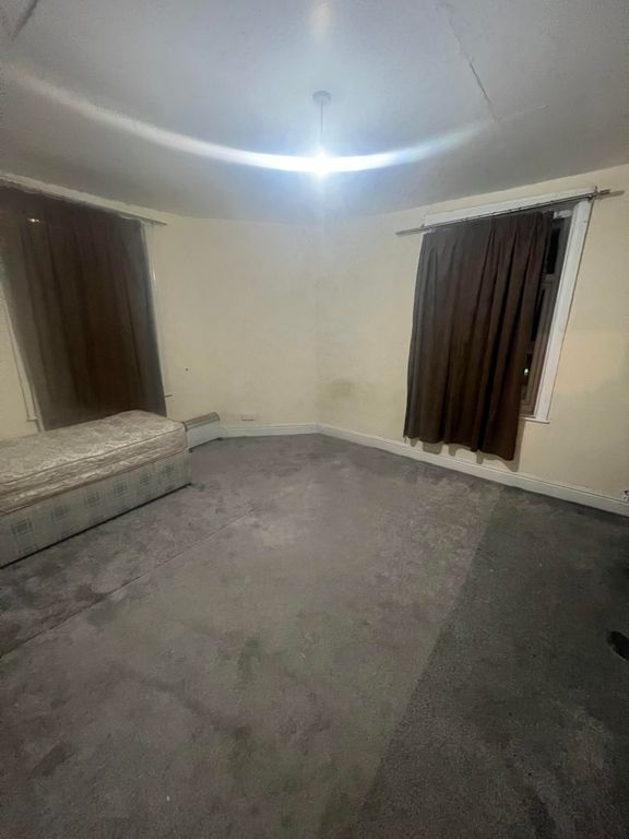 Property photo 1 of 3 Bedroom