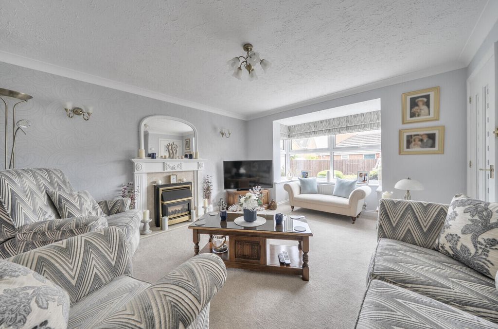 Property photo 2 of 20 Living Room