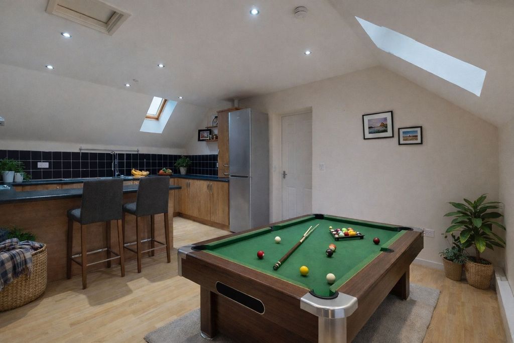 Property photo 2 of 23 4884003