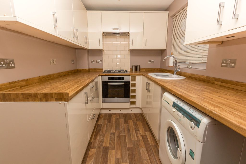 Property photo 2 of 6 Kitchen