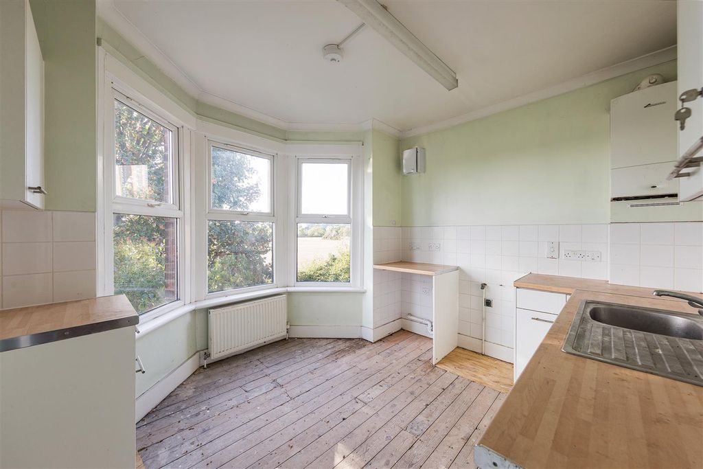 Property photo 3 of 17 Edward Road, E17