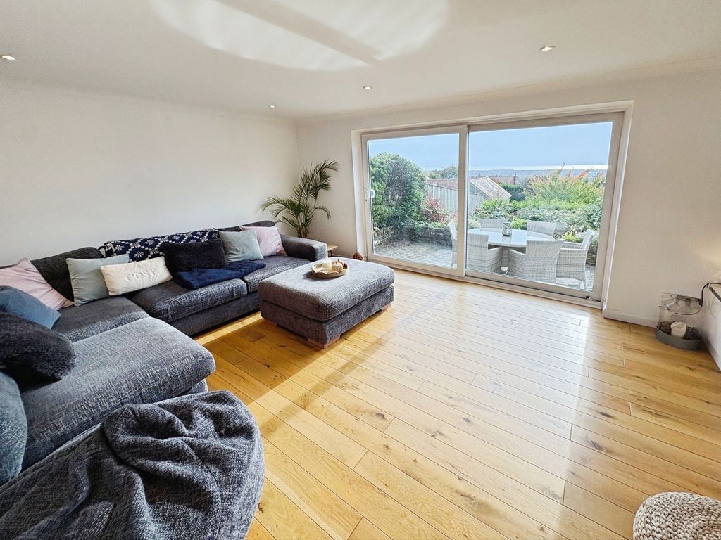 Property photo 2 of 34