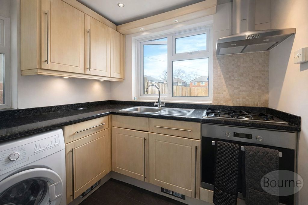 Property photo 3 of 6 Picture No. 04