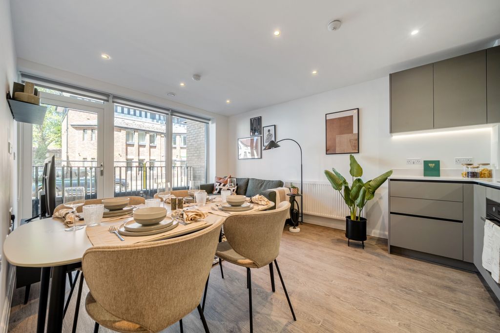 Property photo 1 of 11 Kitchen/Reception