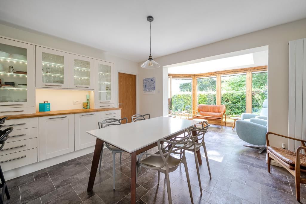 Property photo 3 of 19 Kitchen