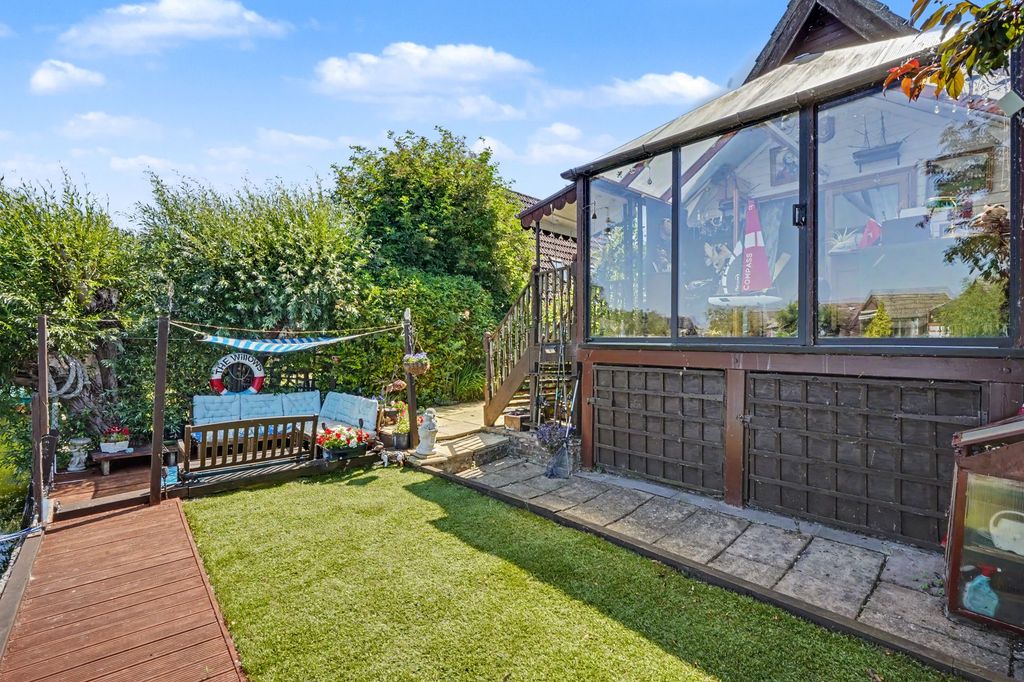 Property photo 3 of 11