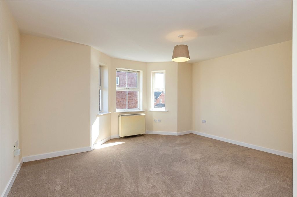 Property photo 3 of 9 Living Area