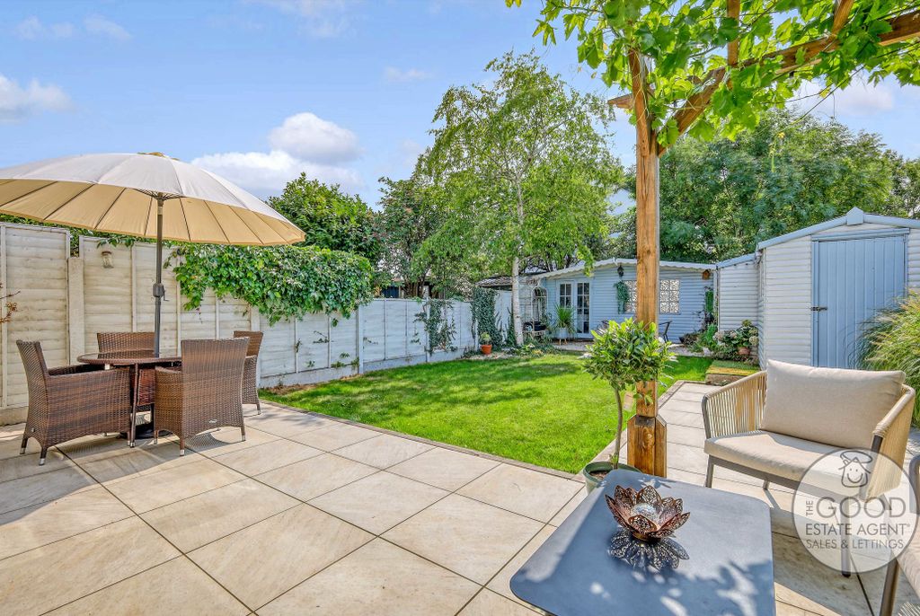 Property photo 2 of 27