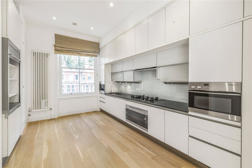 Property photo 3 of 10 Picture No. 02