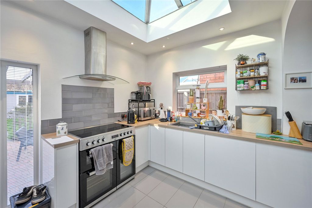 Property photo 2 of 17 Picture No. 11