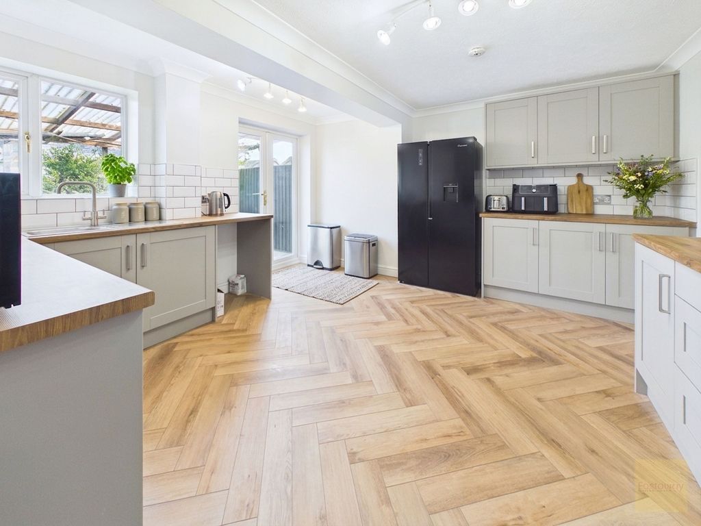 Property photo 2 of 13 Kitchen