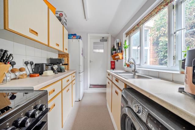 Property photo 3 of 11 Kitchen