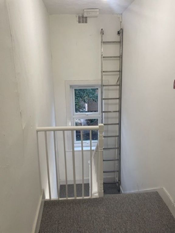 Property photo 3 of 6 Photo 4