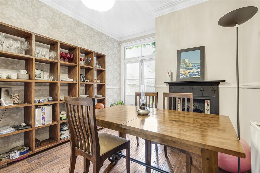 Property photo 3 of 14 Asr-Strathearn_Road__16_.Jpg