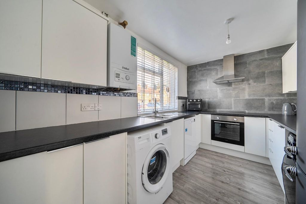 Property photo 3 of 16 1432179-4-69Bd1353511Ad.Jpg