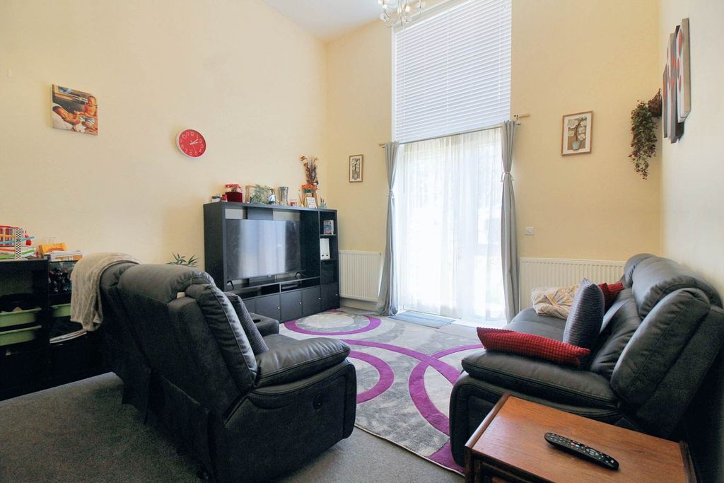 Property photo 3 of 11