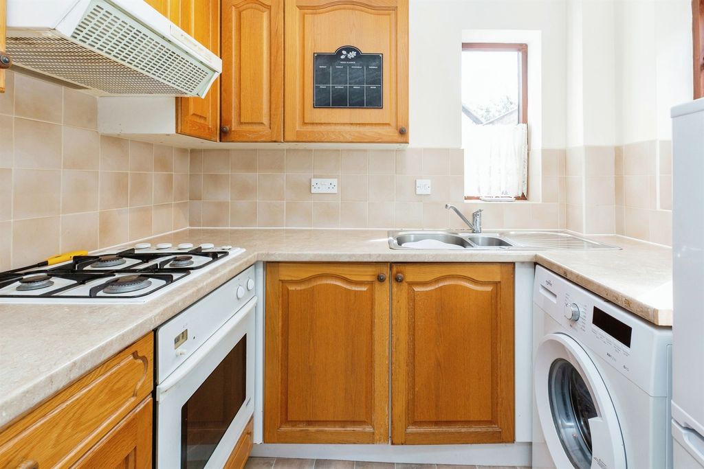 Property photo 2 of 8