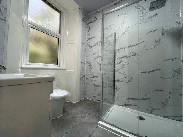 Property photo 3 of 10 Bathroom