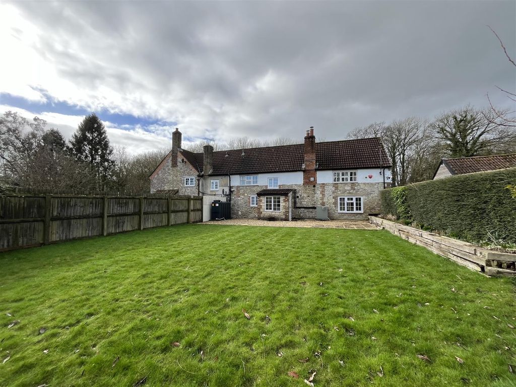 Property photo 3 of 17 Garden