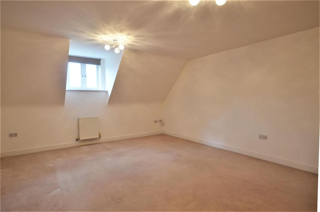 Property photo 2 of 8 8 Gladstone Court New 1.Jpg