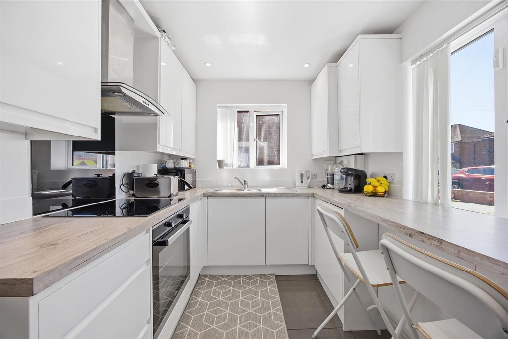 Property photo 3 of 13 Kitchen