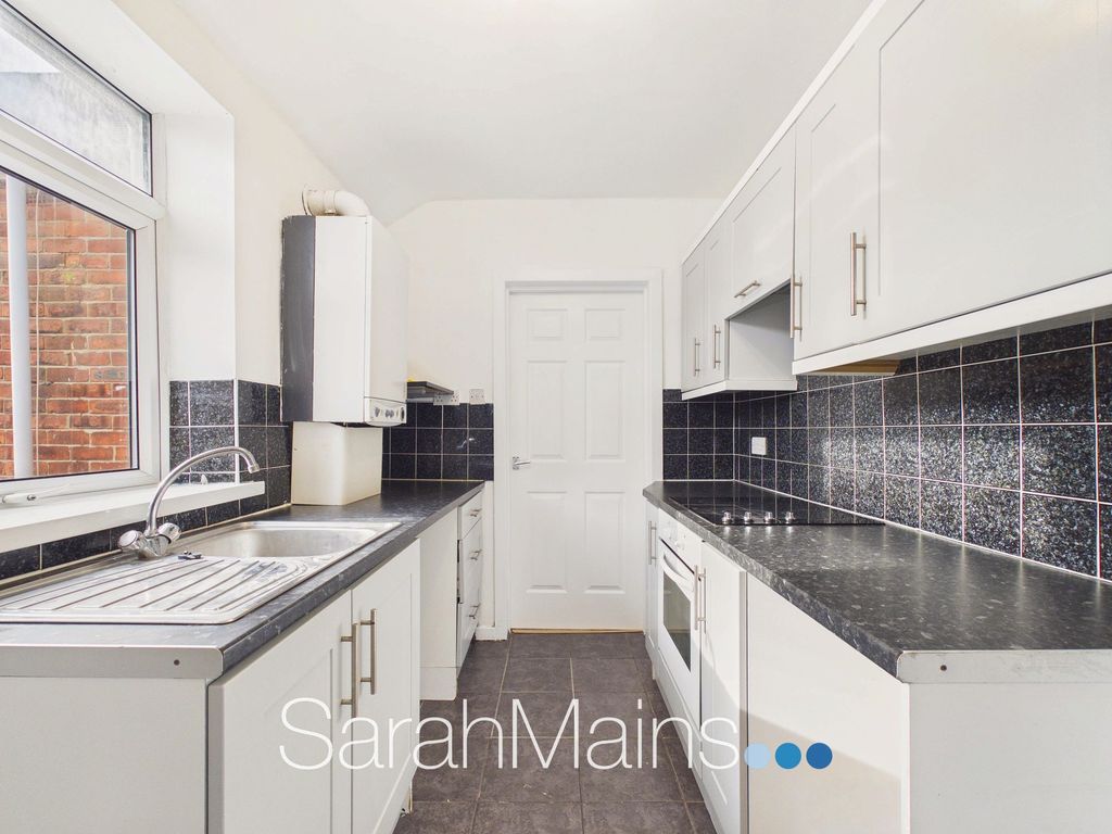 Property photo 3 of 7 Kitchen