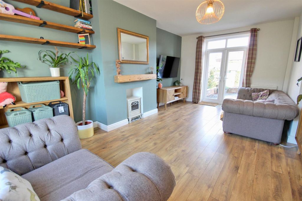 Property photo 2 of 19 Img_0119-Img_0121_Lzn.Jpg