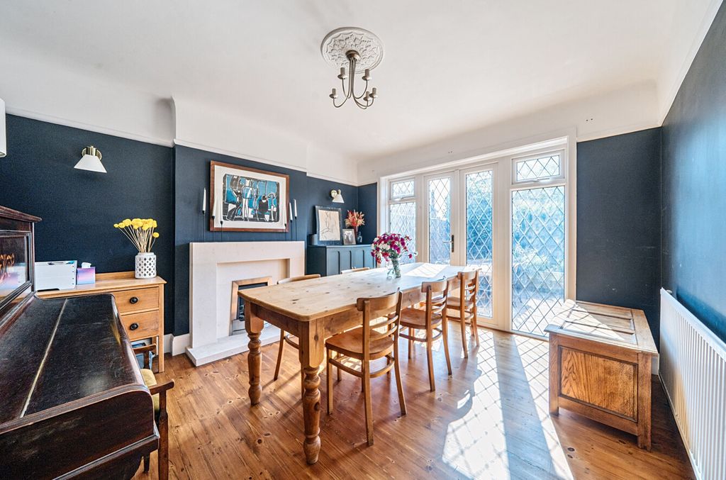 Property photo 3 of 14 1340117-30-689B6E...