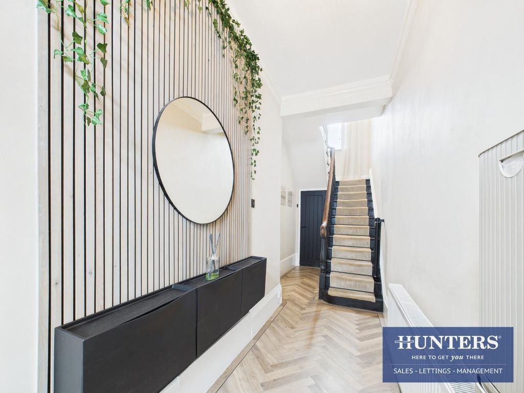 Property photo 3 of 17 Hallway