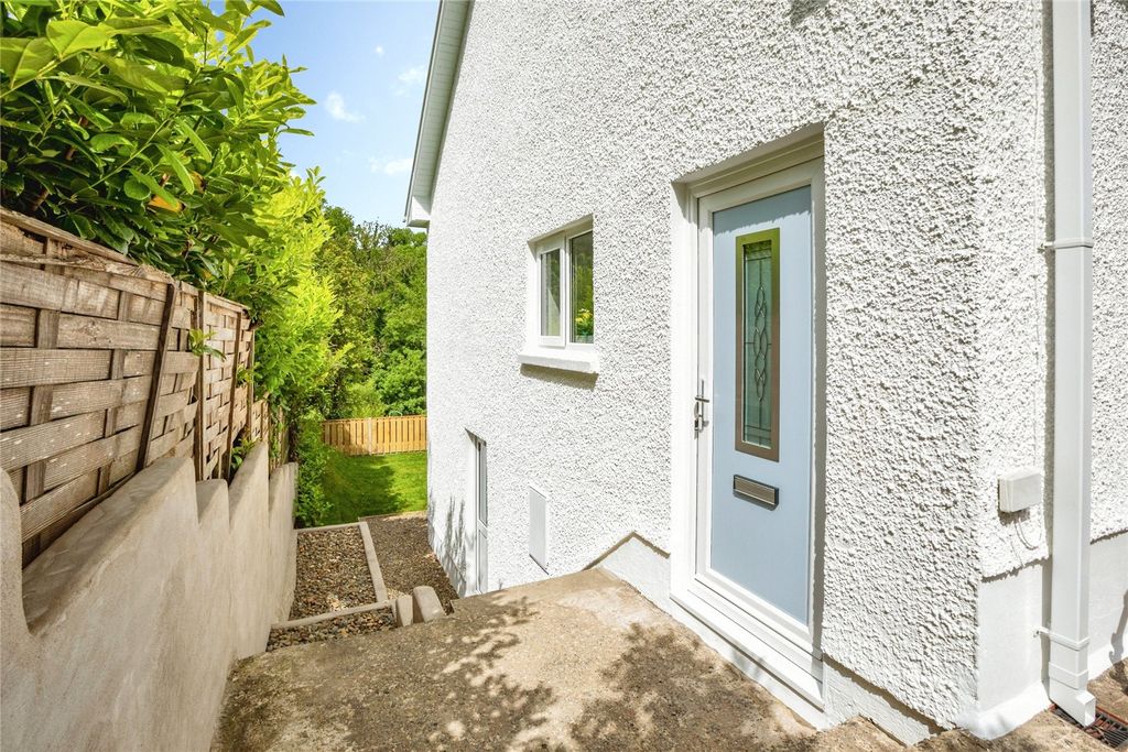 Property photo 3 of 37 Picture No. 35